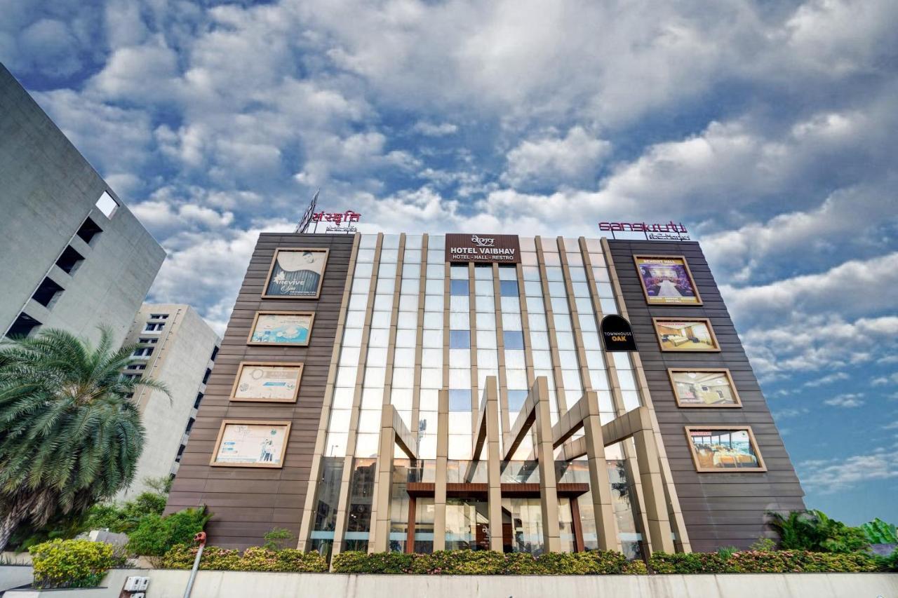 Townhouse Oak Hotel Vaibhav Surat Luaran gambar
