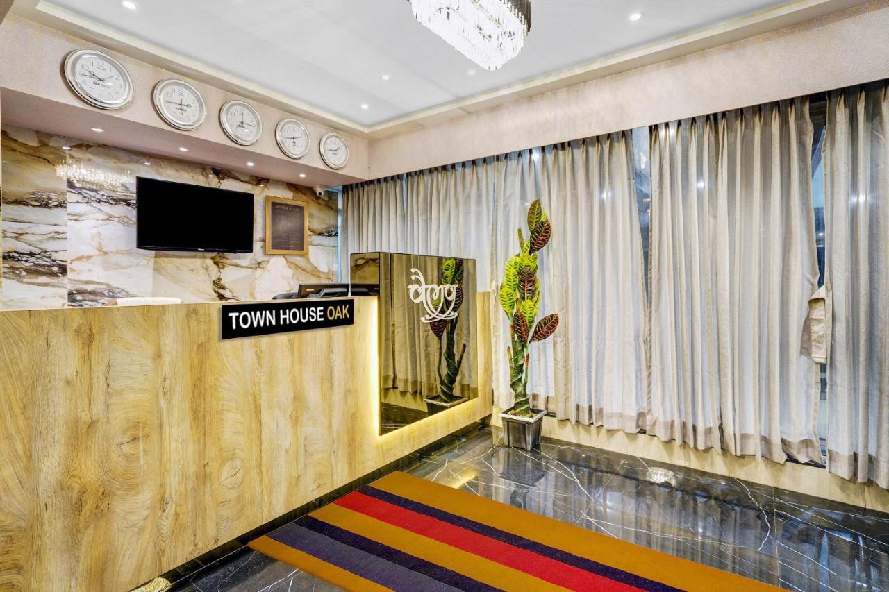 Townhouse Oak Hotel Vaibhav Surat Luaran gambar