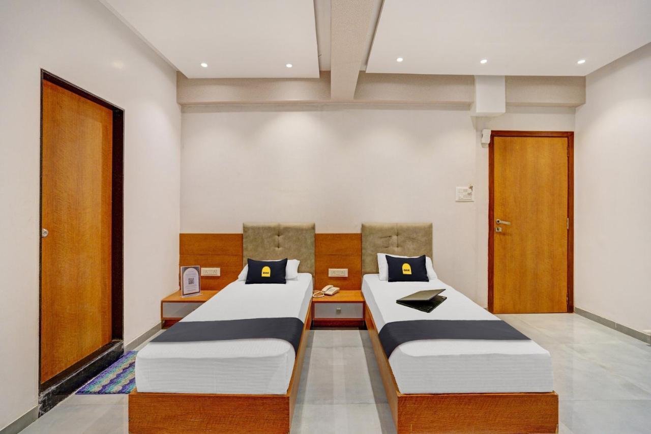 Townhouse Oak Hotel Vaibhav Surat Luaran gambar