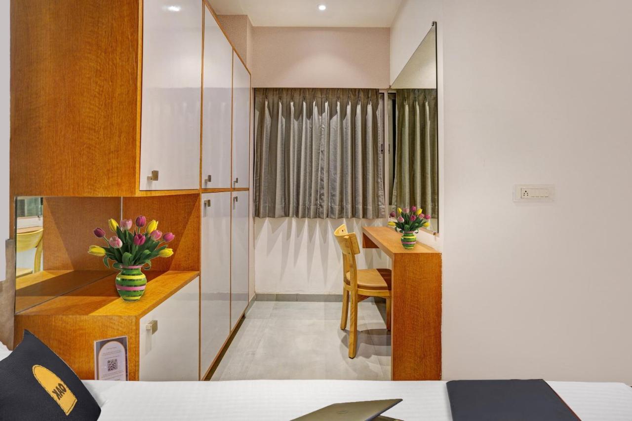 Townhouse Oak Hotel Vaibhav Surat Luaran gambar