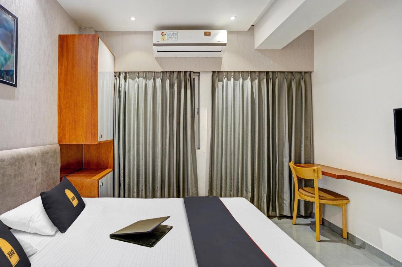 Townhouse Oak Hotel Vaibhav Surat Luaran gambar