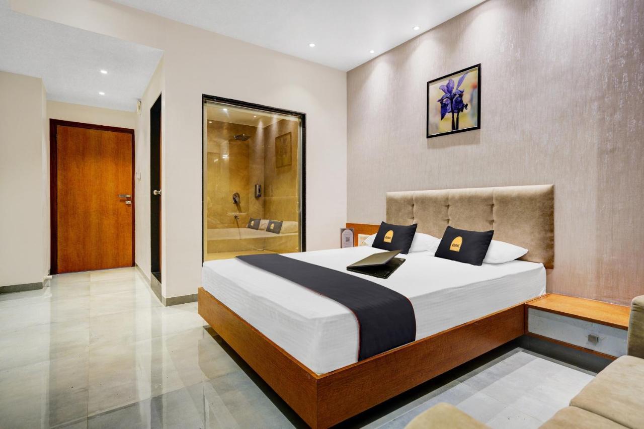 Townhouse Oak Hotel Vaibhav Surat Luaran gambar