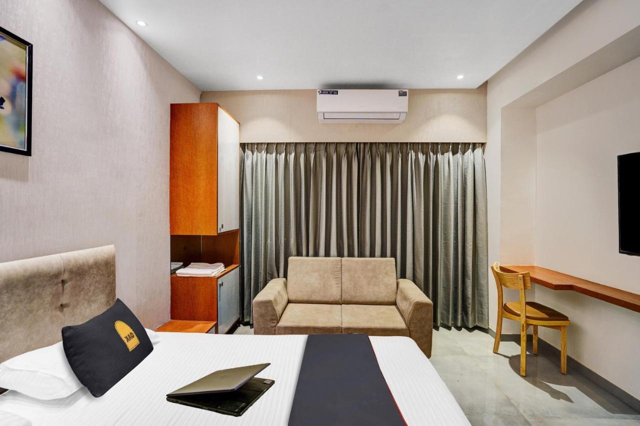 Townhouse Oak Hotel Vaibhav Surat Luaran gambar