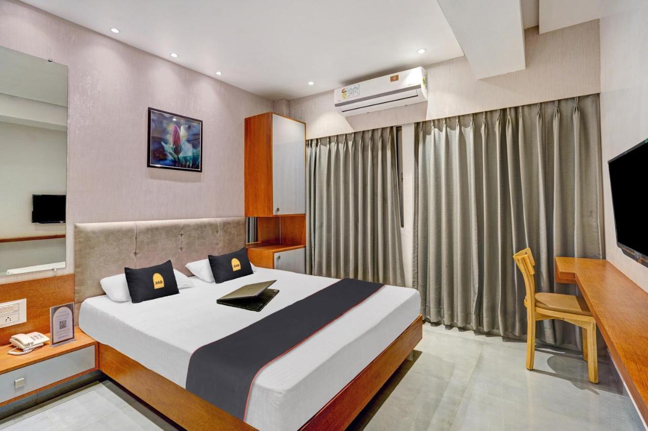 Townhouse Oak Hotel Vaibhav Surat Luaran gambar