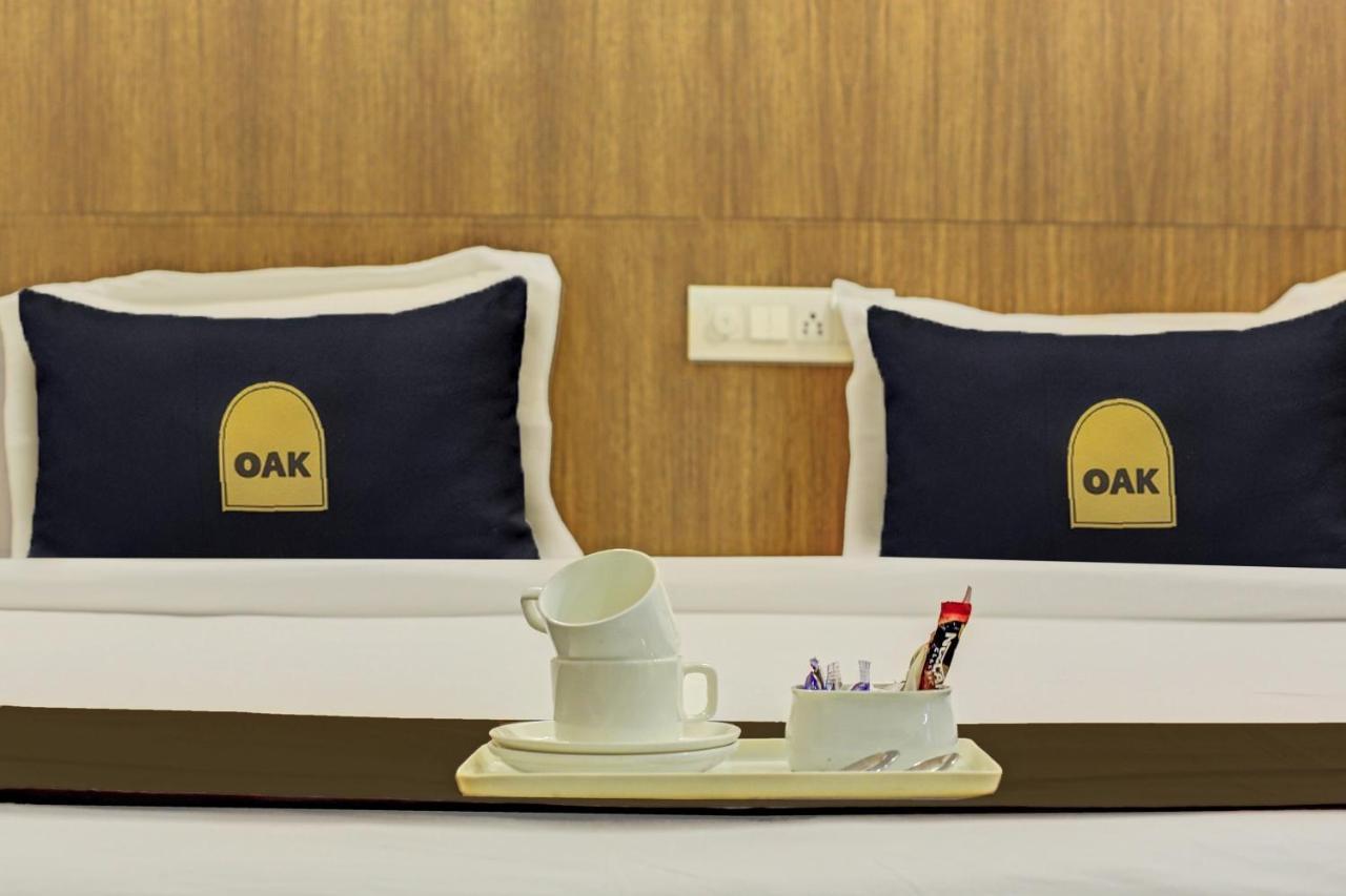 Townhouse Oak Hotel Vaibhav Surat Luaran gambar