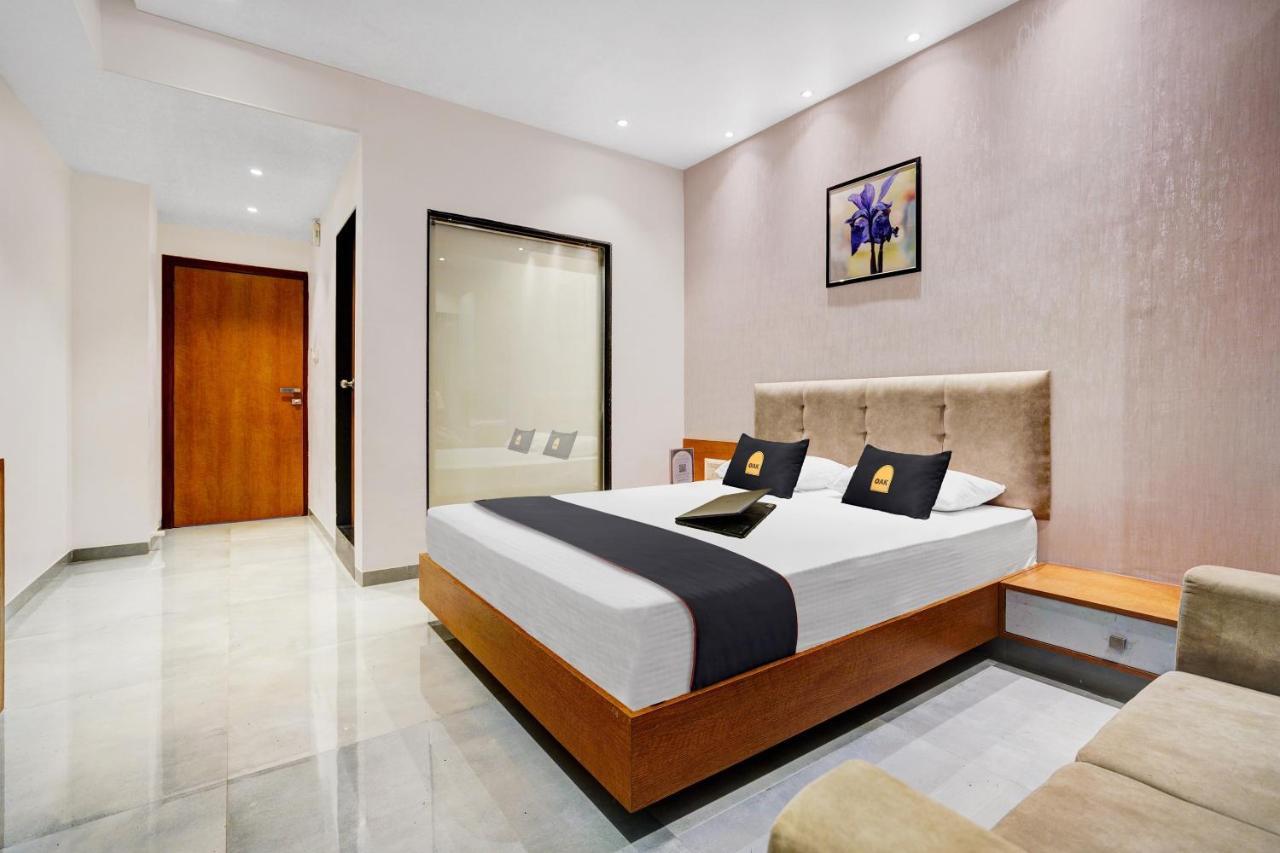 Townhouse Oak Hotel Vaibhav Surat Luaran gambar