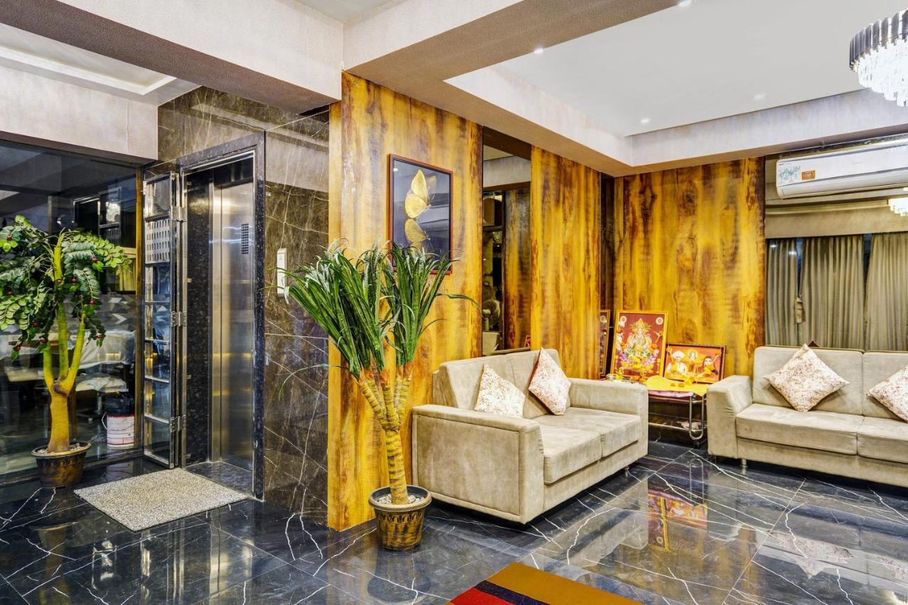 Townhouse Oak Hotel Vaibhav Surat Luaran gambar