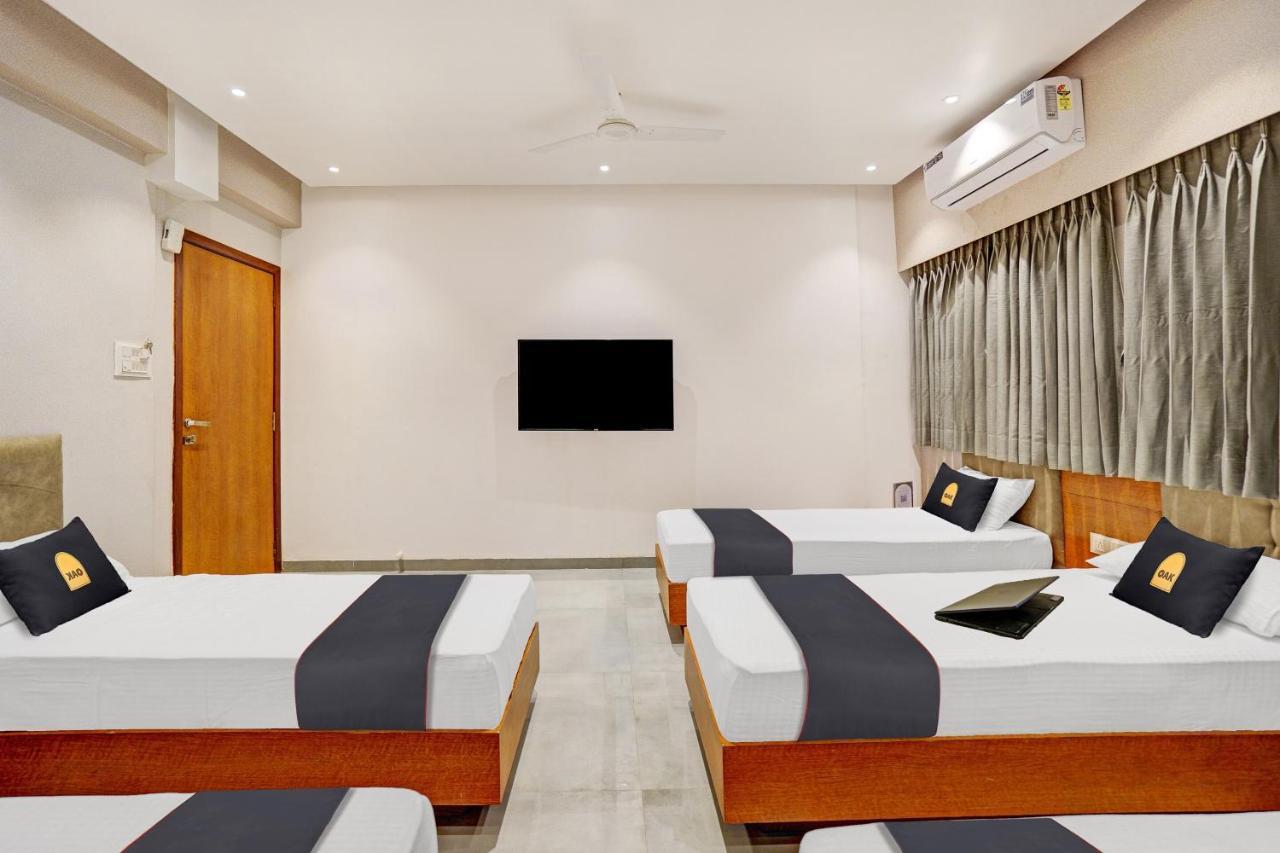 Townhouse Oak Hotel Vaibhav Surat Luaran gambar