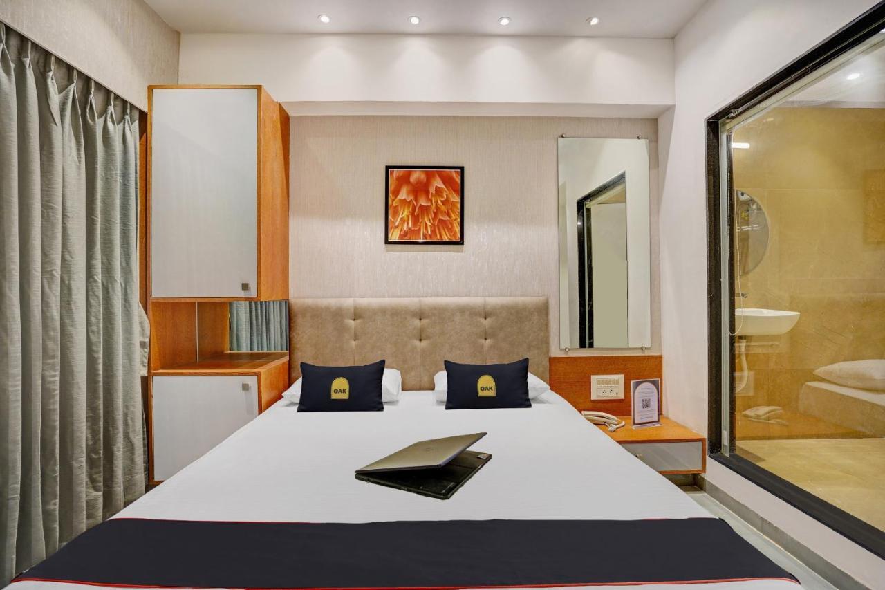 Townhouse Oak Hotel Vaibhav Surat Luaran gambar